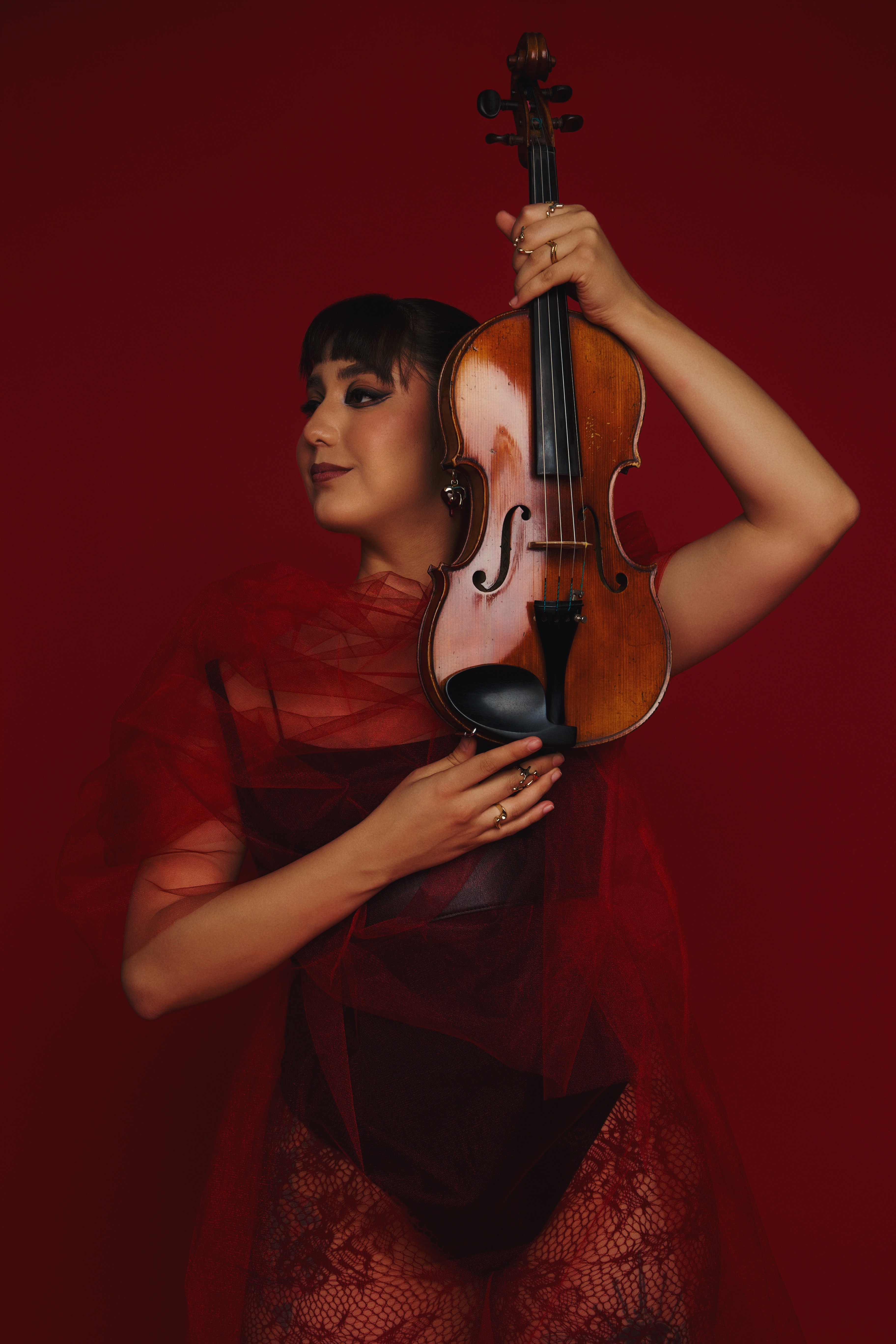 Retrato de Lluvia Sánchez, violinista